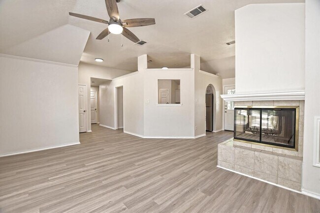 Building Photo - 1705 Laurel Ln