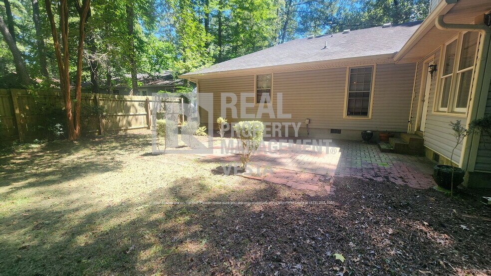 Building Photo - 553 Beauregard Dr