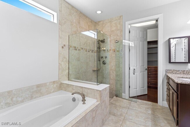 Building Photo - 16133 Camden Lakes Cir