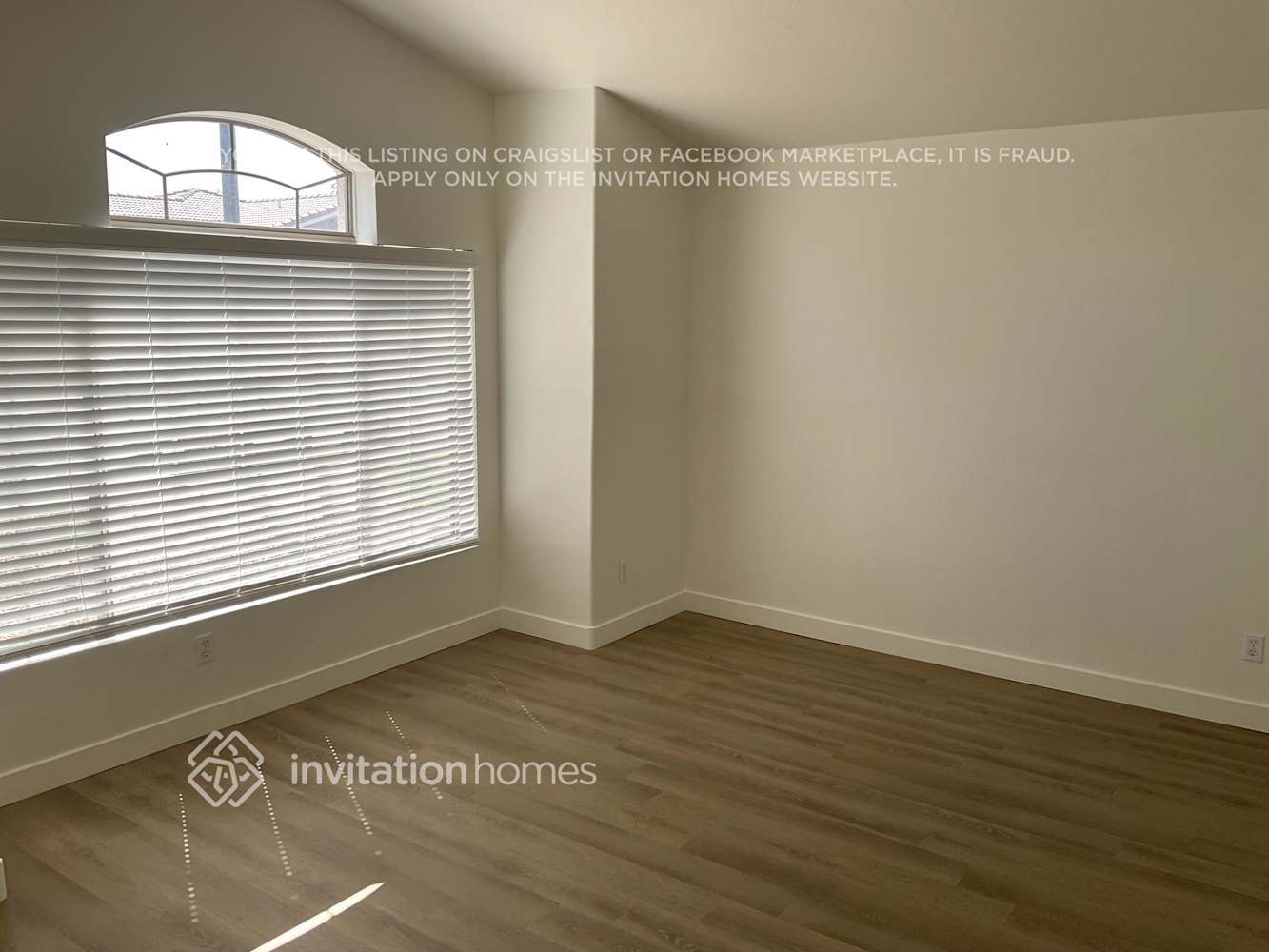 Building Photo - 482 N Falcon Dr