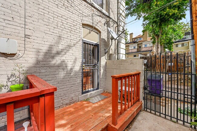 Building Photo - $2,295.00 - 3 Bedrooms, 1.5 Bathroom, Town...