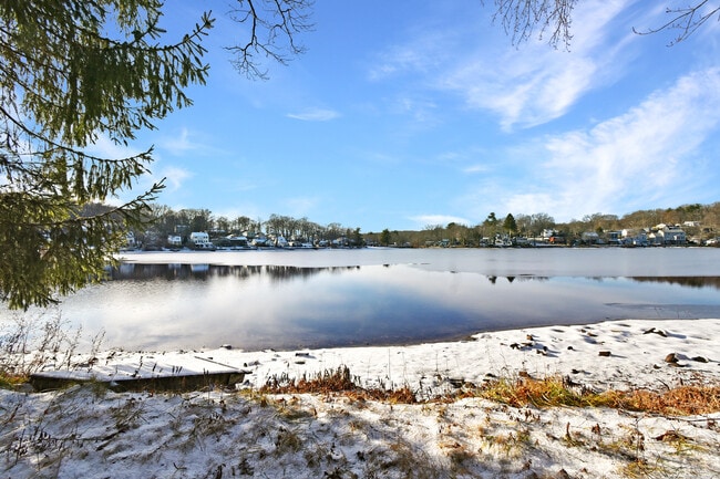 Building Photo - 42 Eastview Rd