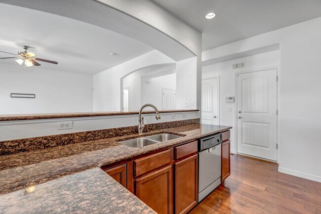 Building Photo - Clean and Spacious Home for Rent-Peyton- 80831