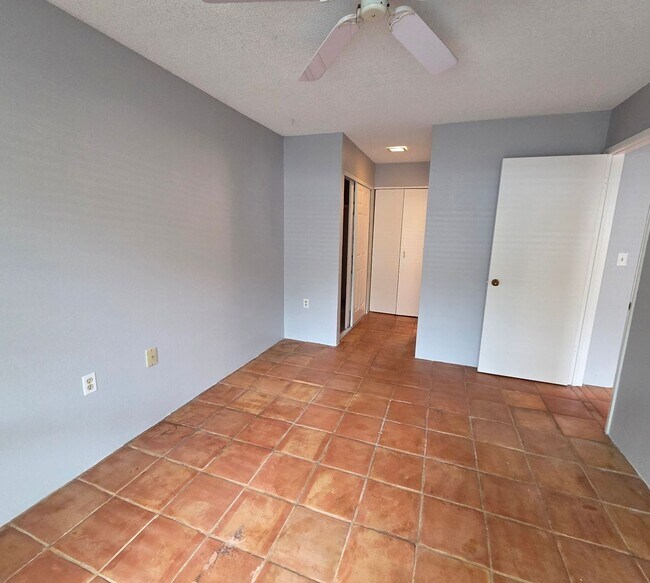 Building Photo - Downstair 2/1.5 Condo in South Kihei