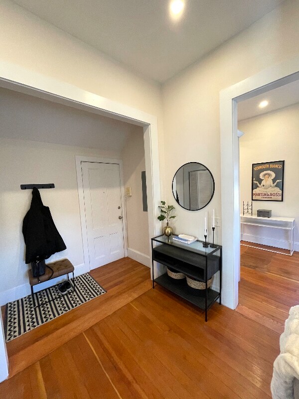 Building Photo - 81 Lloyd Ave