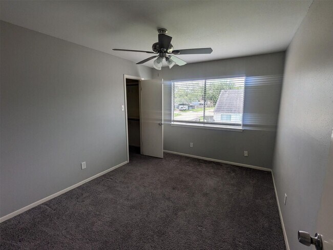Building Photo - MOVE-IN READY 4 BED/ 2.5 BATH HOME IN MIDD...