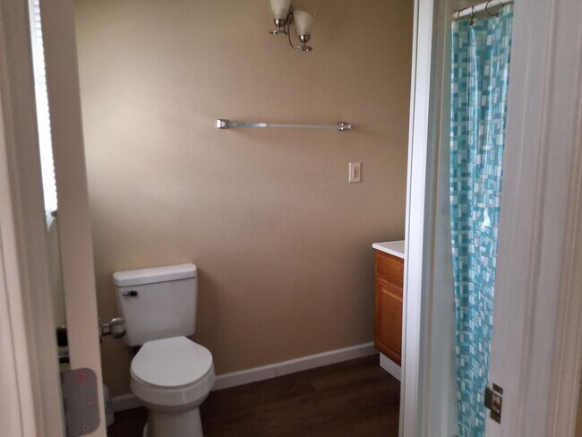 Building Photo - Beautiful Cozy 3 Bed, 2 Bath House located in the heart of Elizabethtown