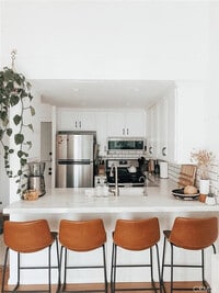 Building Photo - Coastal-Chic 1BR with In-Unit Laundry, Central A/C, and All Utilities Included — Steps to Hunting...