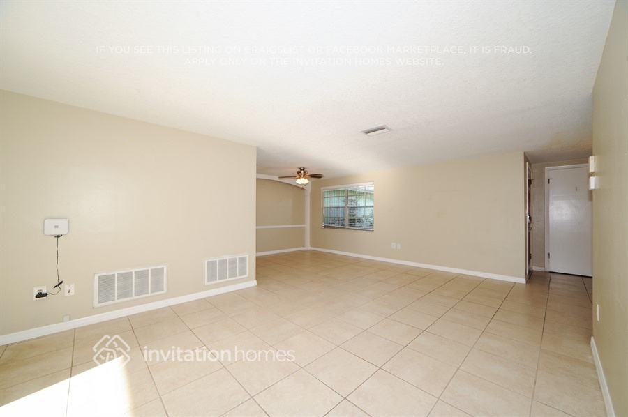 Building Photo - 3910 Glissade Dr