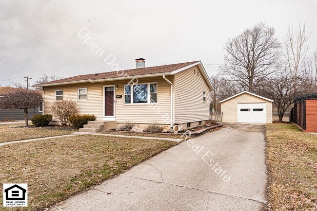 Building Photo - Charming 3 Bedroom Home with Fantastic Outdoor Space - Animals Welcome!