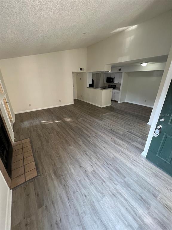 Building Photo - 4200 Thornbriar Ln