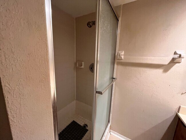 Building Photo - 5373 Bamboo Ct