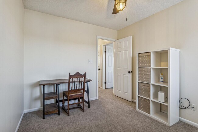 Building Photo - 762 Quesnel Dr