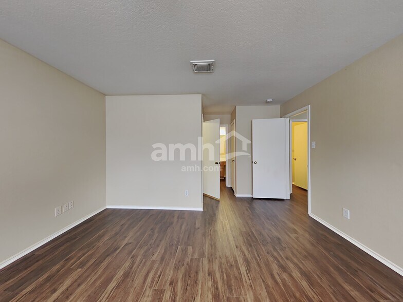 Building Photo - 9803 Foxmoor Crk