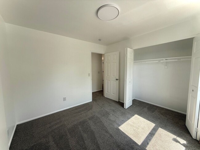 Building Photo - 3 Bedroom Home in Holladay now available
