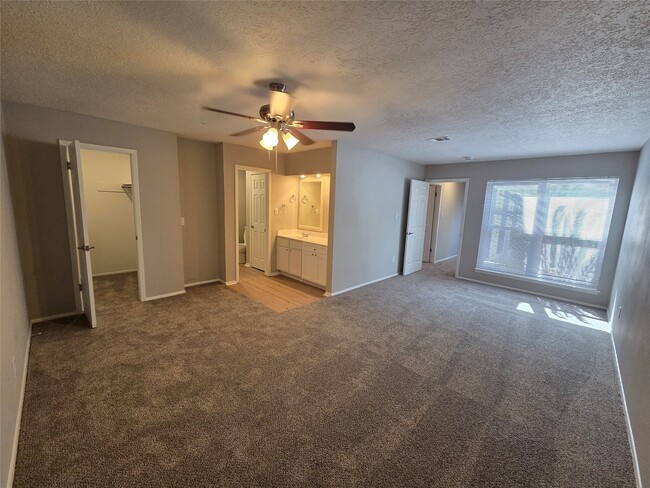 Building Photo - 16506 Forest Bend Ave