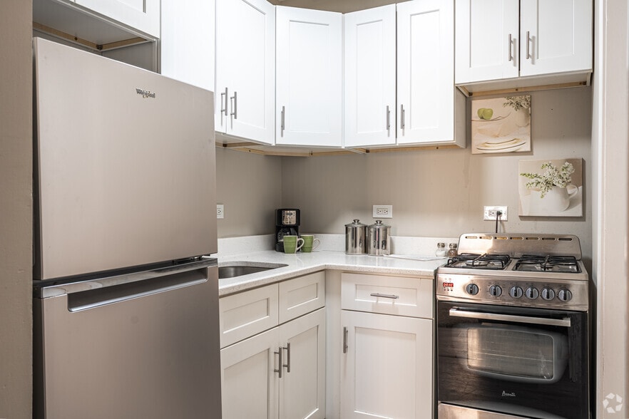 2BR, 1BA - 675SF - Kitchen - [DO NOT MANAGE] 4611 South Drexel Blvd
