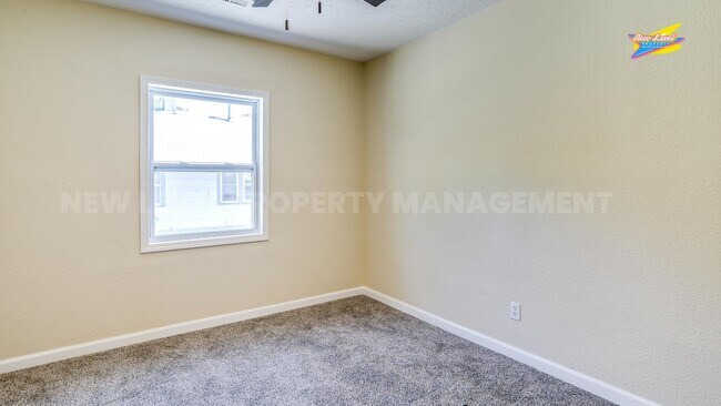 Building Photo - 725 S Greenwood Ave