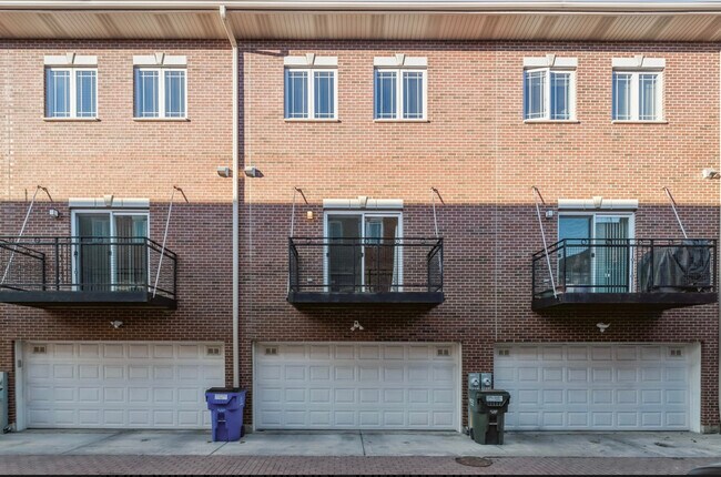 Building Photo - 3505 S Parnell Ave