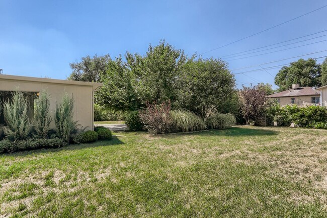 Building Photo - Amazing 4BR, 2BTH in Denver!