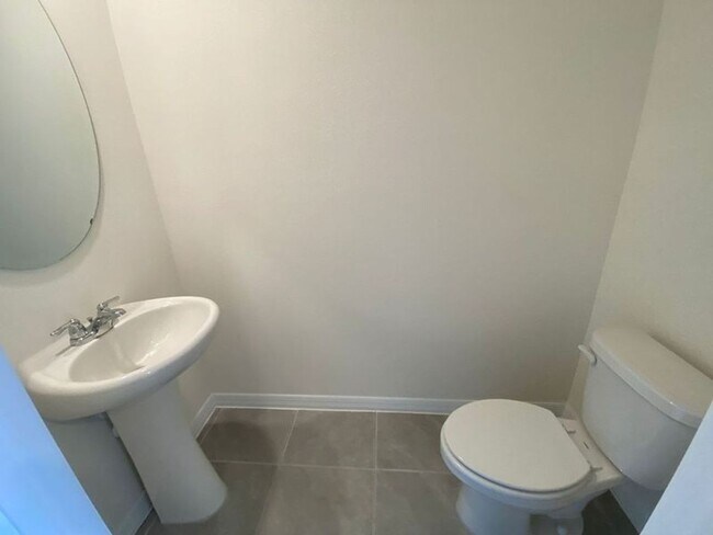 Building Photo - 3 Bedroom 2.5 Bath Townhouse in Harmony West for RENT!