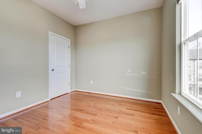 Building Photo - 9851 Garden Ranges