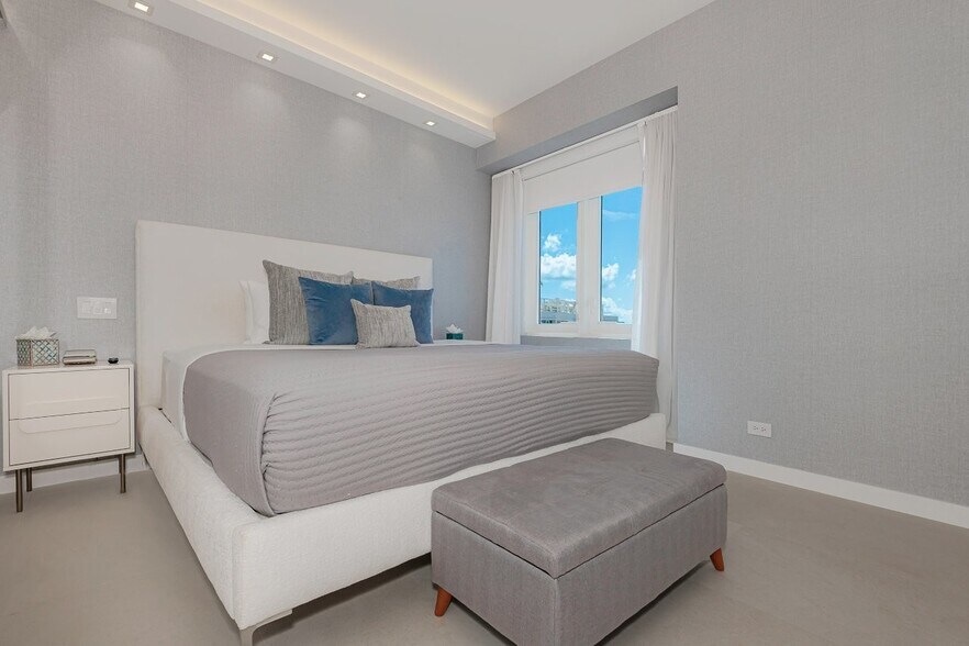 Building Photo - 2301 Collins Ave