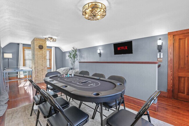 Building Photo - 924 Capital St