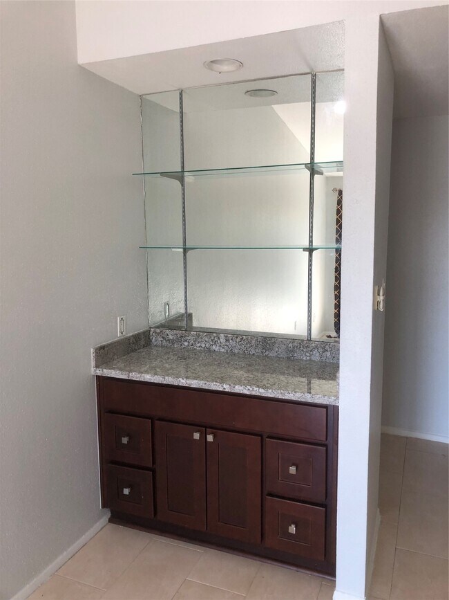 Building Photo - 18800 Egret Bay Blvd