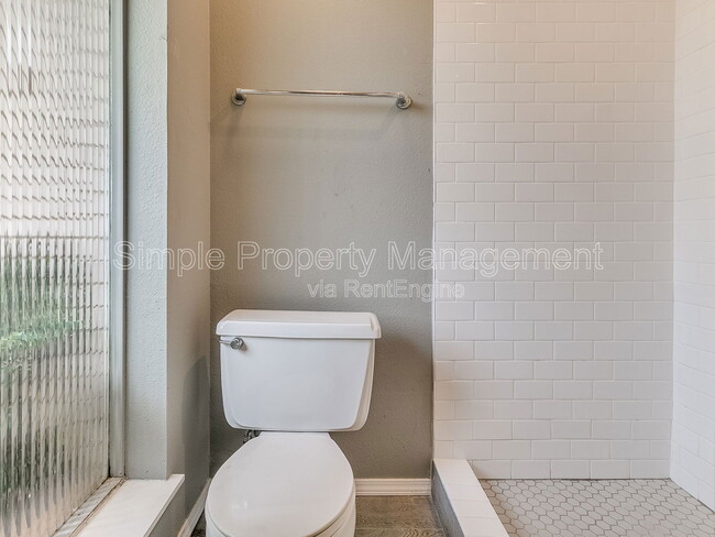 Building Photo - 3828 NW 64th St