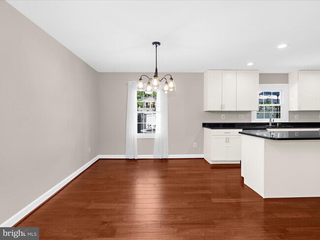 Building Photo - 7896 Pavilion Dr