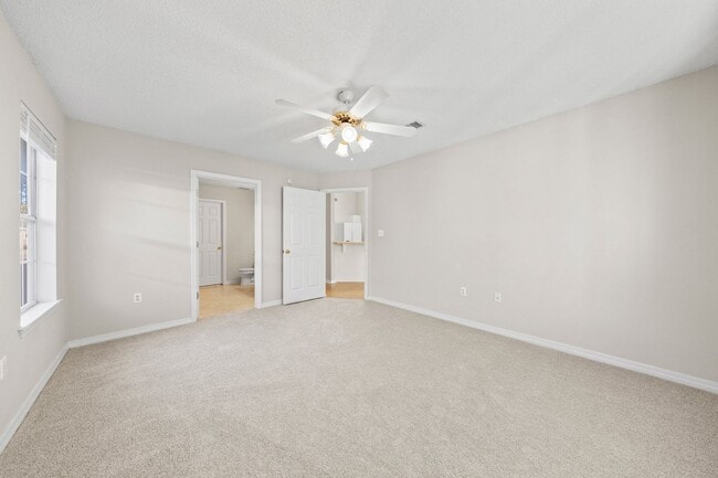 Building Photo - Charming home in IDEAL location!!!