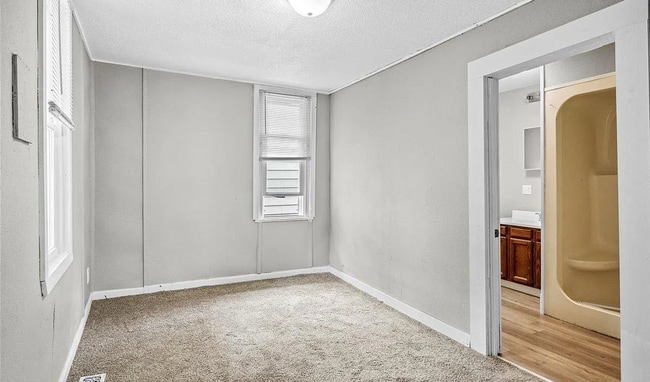 Building Photo - Modern 3 Bed 1 Bath - Section 8 Friendly