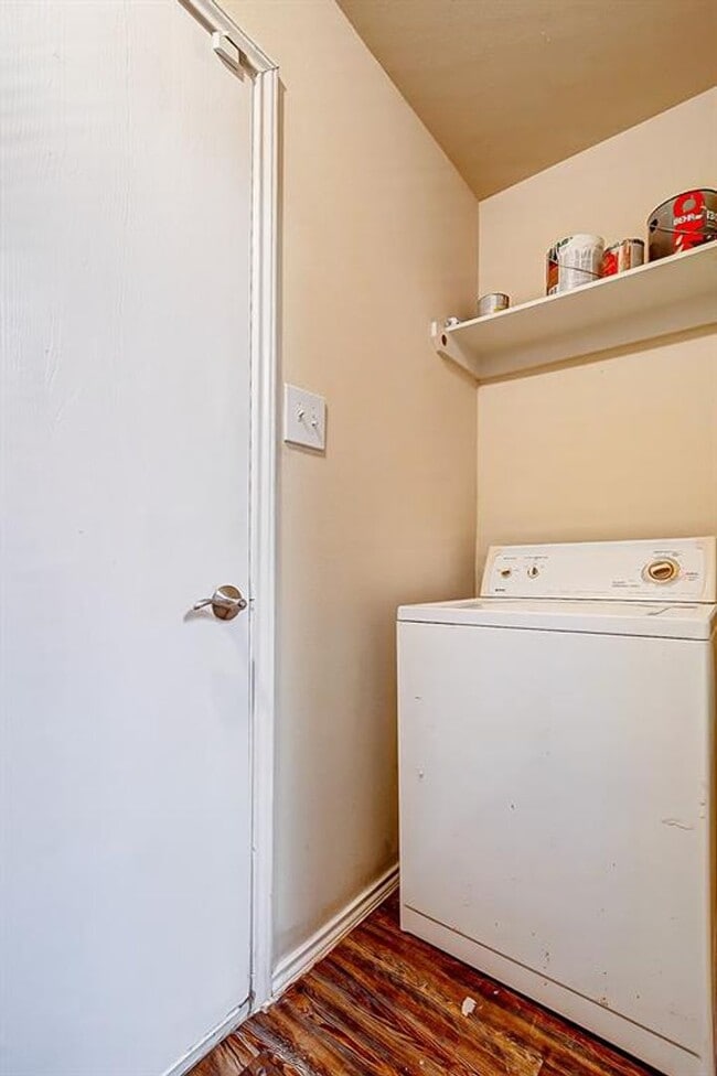 Building Photo - Welcome to this charming one-story home, ready for immediate occupancy!