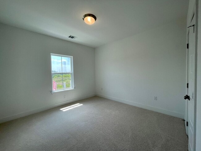 Building Photo - Brand new in Dawson Bluff and move in ready!