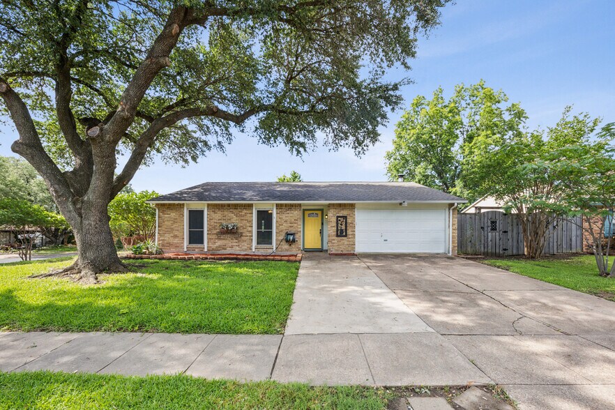 Primary Photo - 4218 Crestwood Dr