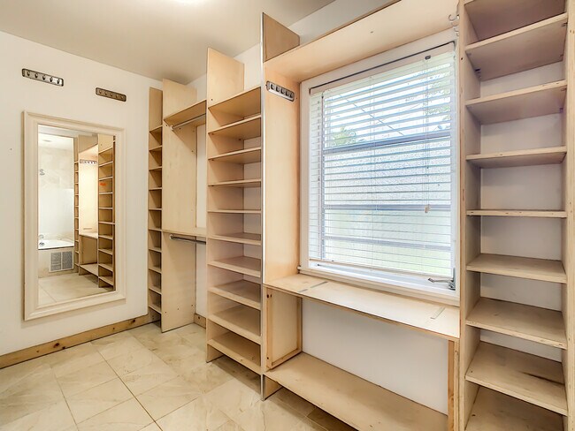 Building Photo - 160 NW 101st St