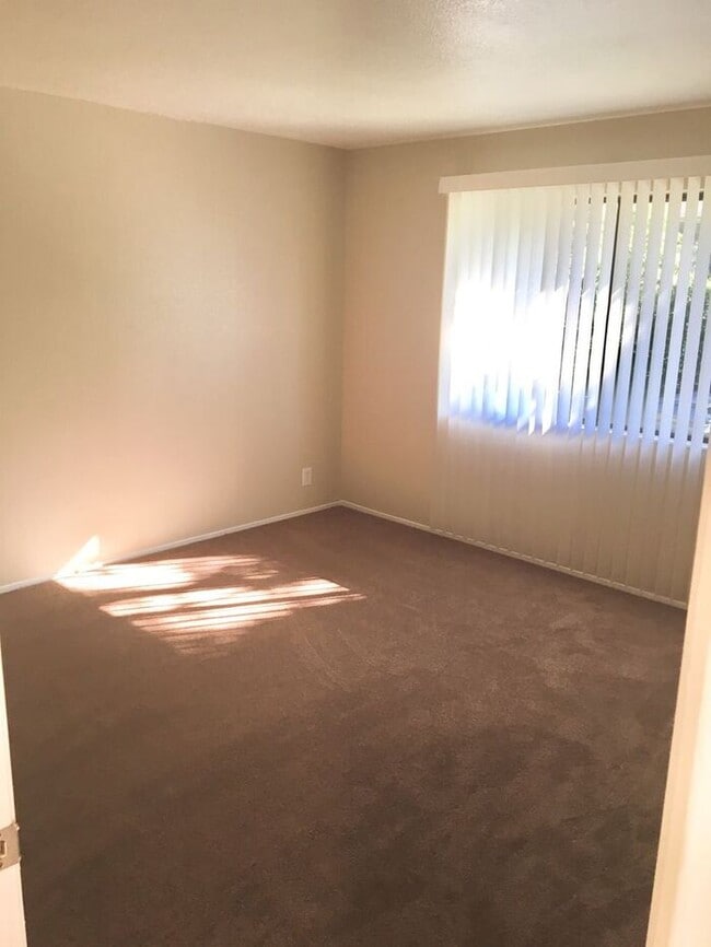 Building Photo - 1 bed 1 bath Condo in Benicia -- COMING SO...