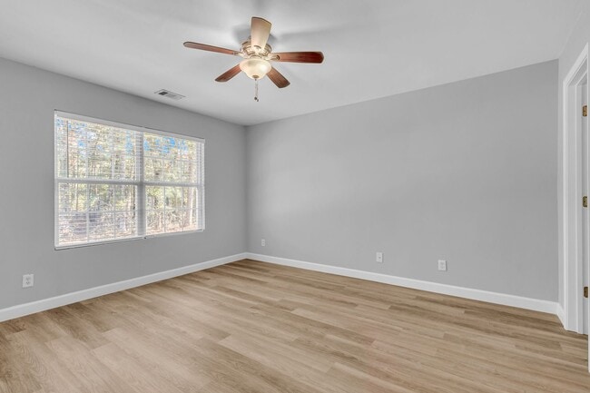 Building Photo - 525 Rushing St