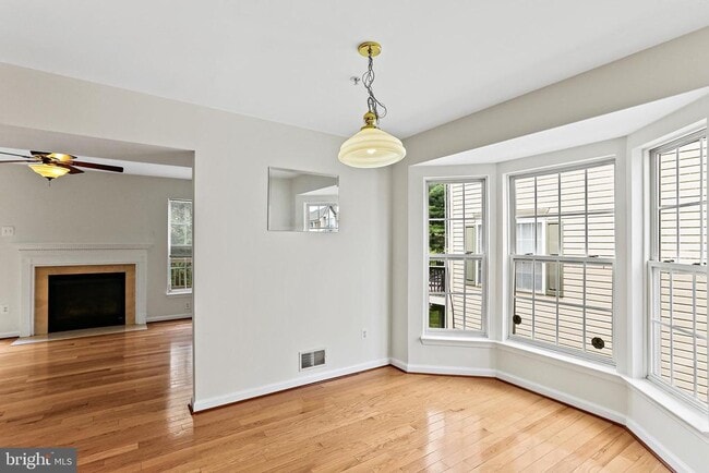 Building Photo - 7039 Oak Grove Way