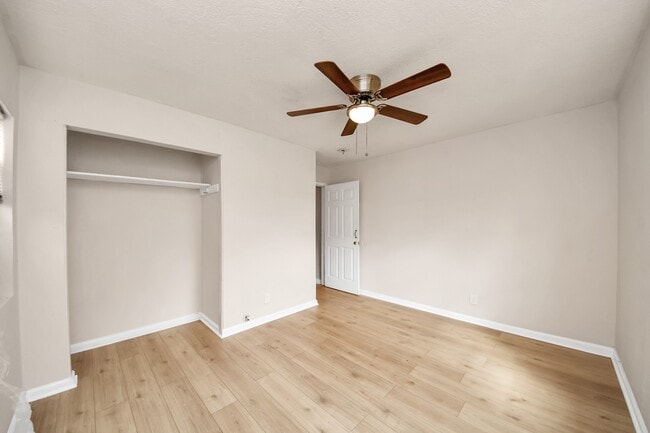 Building Photo - 10506 Sierra Dr