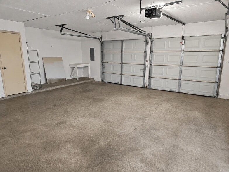 Building Photo - 1001 Hunters Creek Dr