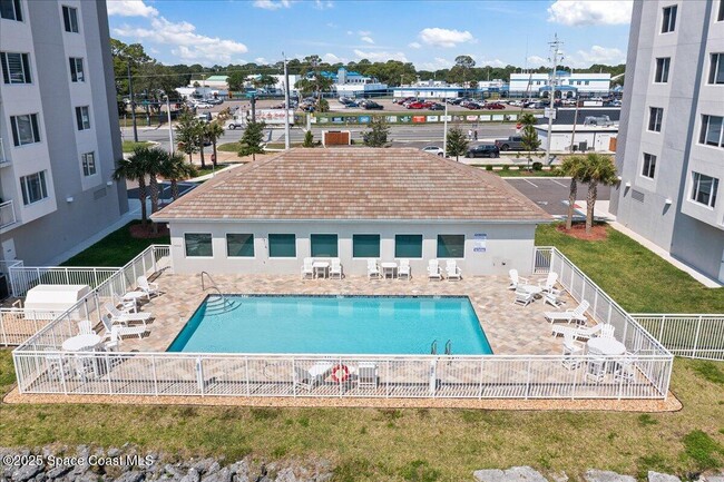 Building Photo - 1825 Riverside Dr