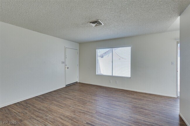 Building Photo - 7115 Kenwood St