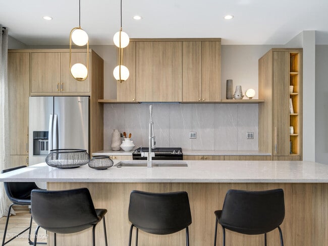 Building Photo - 8044 Pine Ct