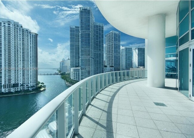 Building Photo - 300 S Biscayne Blvd