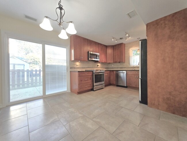 Building Photo - 4946 Somerton Dr