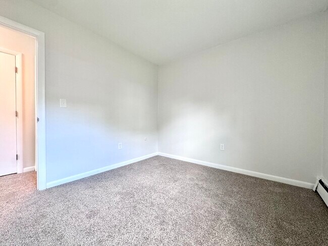 Building Photo - 128 North St