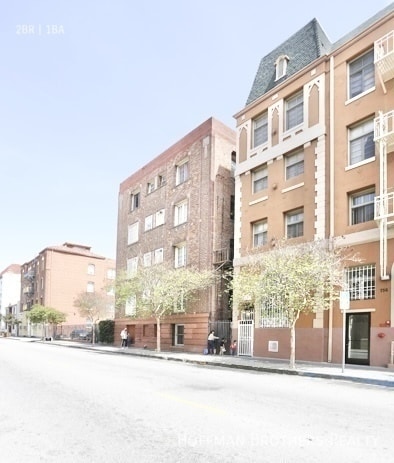 Building Photo - 752 S Mariposa Ave