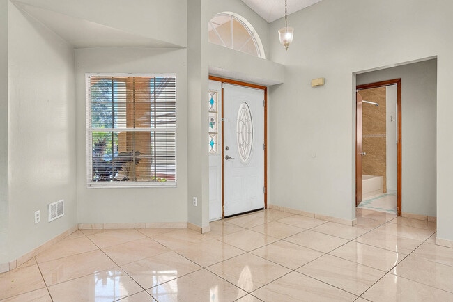 Building Photo - 2505 Kingston Ct